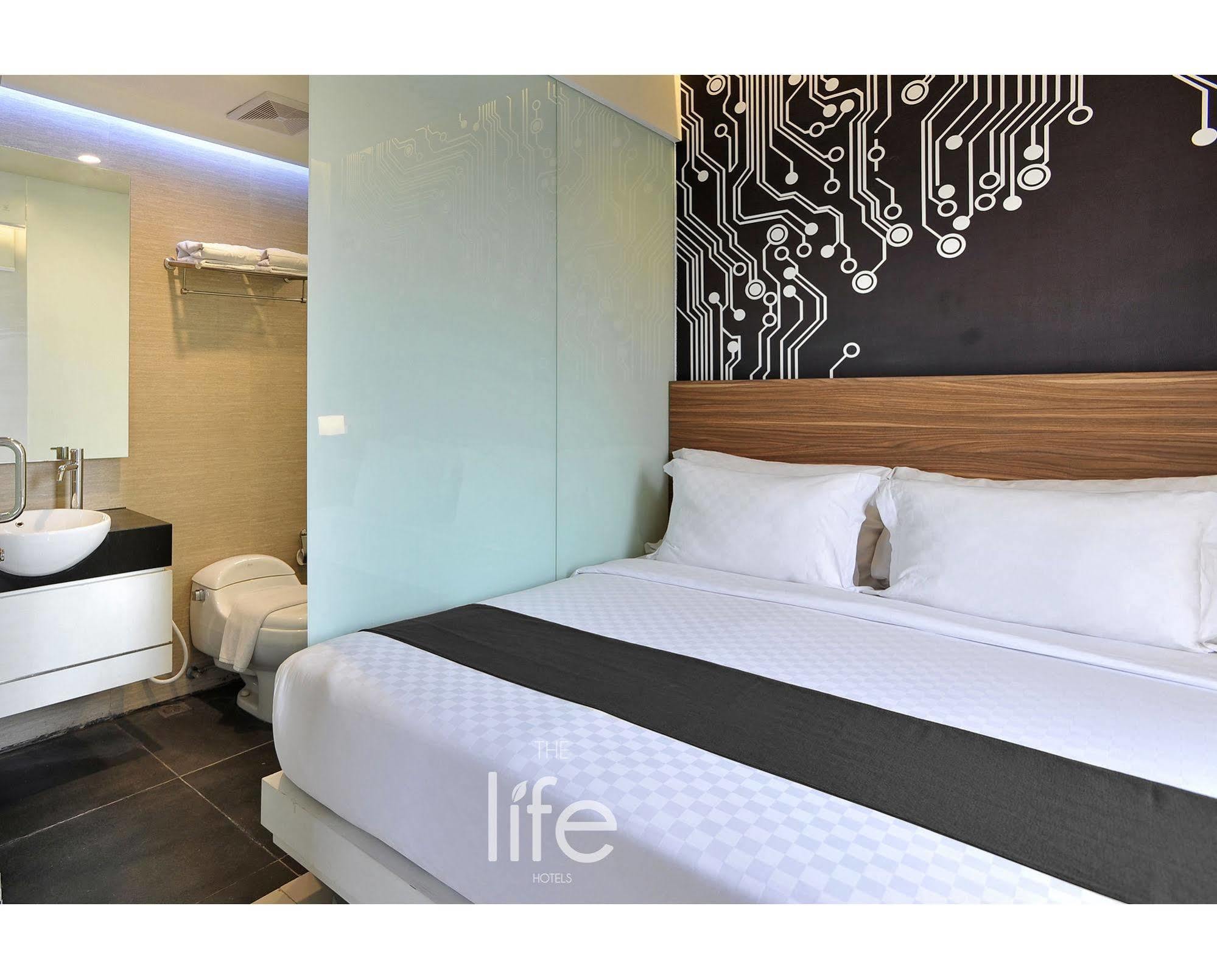 The Life Hotels City Center Сурабая Экстерьер фото